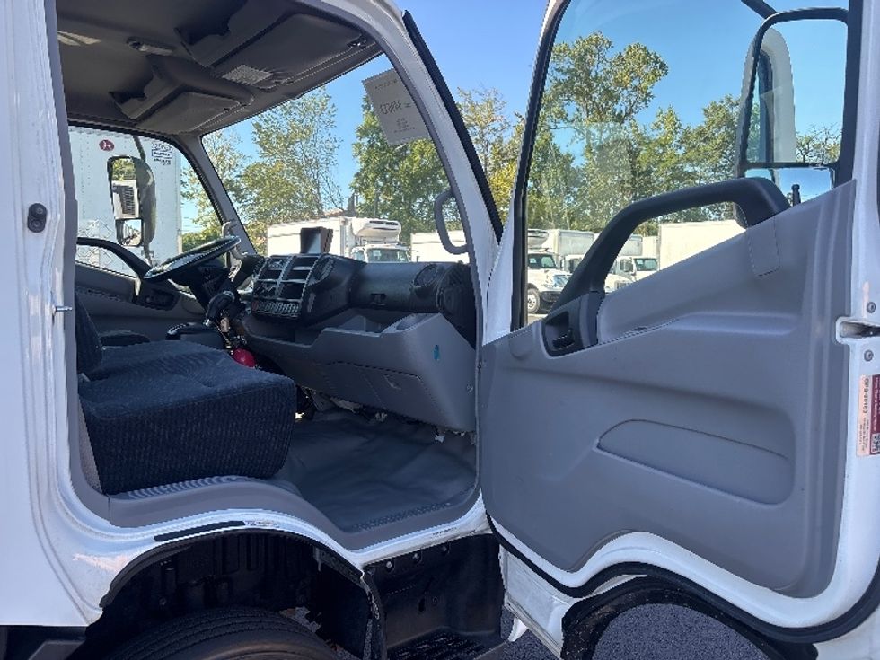 Medium Duty Box Truck-Light and Medium Duty Trucks-Hino-2020-195-South Plainfield-NJ-118,808\n\t\tmiles-$ 40,750 - Image 20