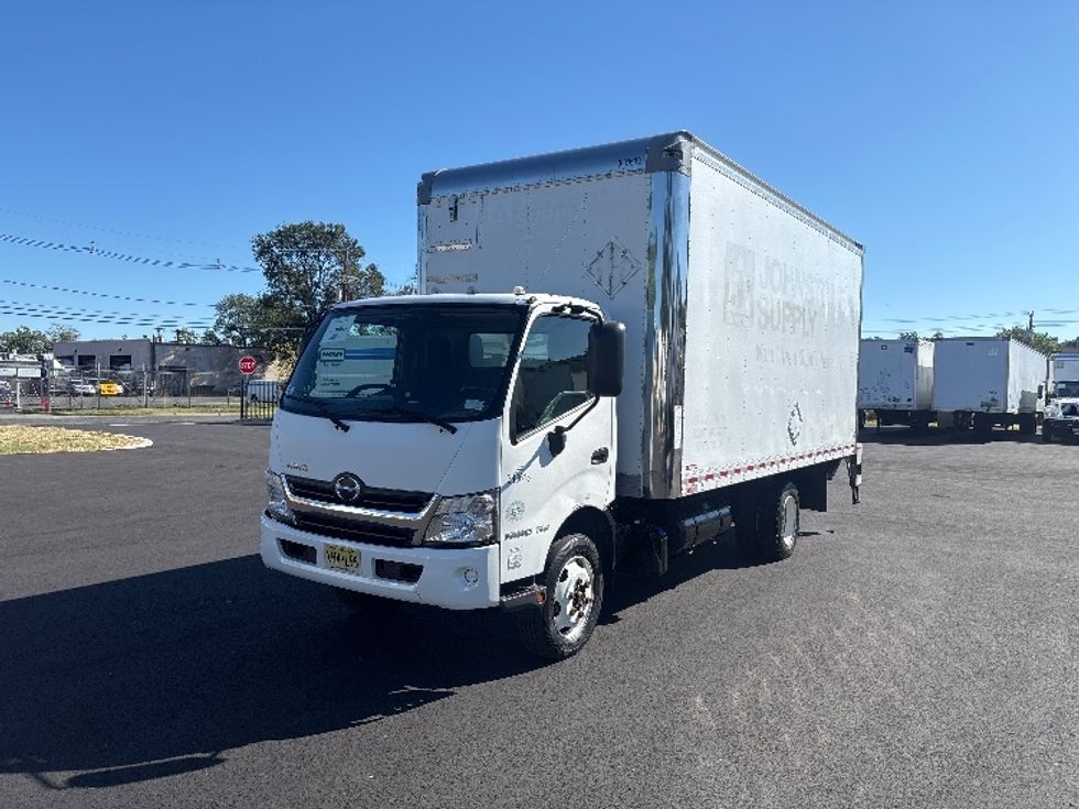 Medium Duty Box Truck-Light and Medium Duty Trucks-Hino-2020-195-South Plainfield-NJ-118,808\n\t\tmiles-$ 40,750 - Image 3