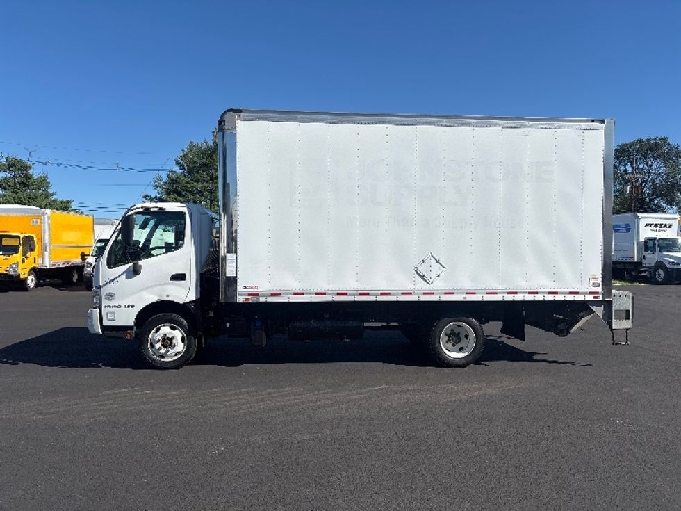 Medium Duty Box Truck-Light and Medium Duty Trucks-Hino-2020-195-South Plainfield-NJ-118,808\n\t\tmiles-$ 40,750 - Image 4