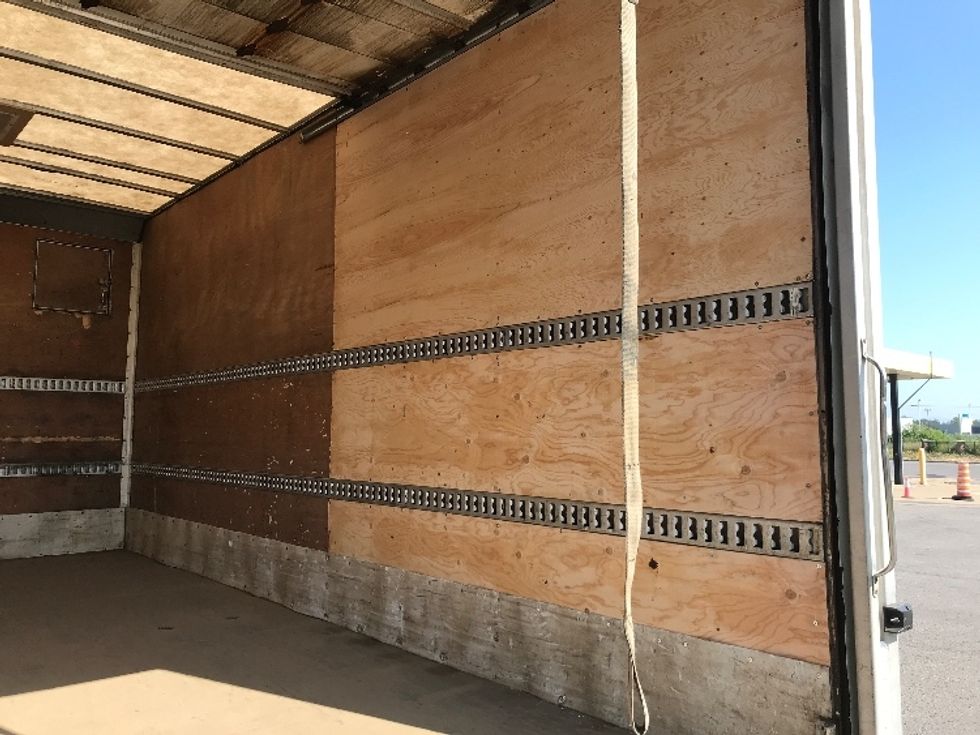 Medium Duty Box Truck-Light and Medium Duty Trucks-Hino-2020-195-Ste-Foy-PQ-115,849\n\t\tkm-$ 66,750 - Image 11