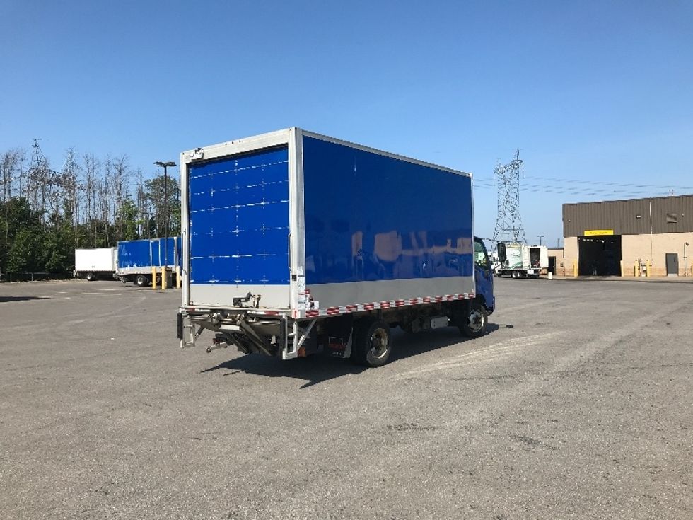 Medium Duty Box Truck-Light and Medium Duty Trucks-Hino-2020-195-Ste-Foy-PQ-115,849\n\t\tkm-$ 66,750 - Image 12