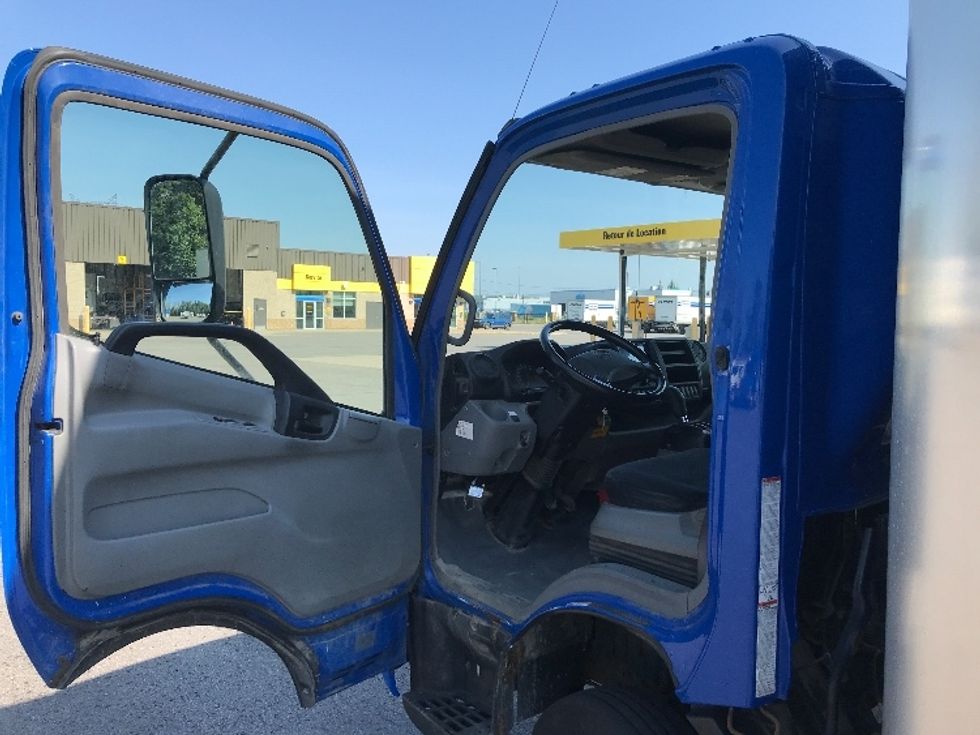 Medium Duty Box Truck-Light and Medium Duty Trucks-Hino-2020-195-Ste-Foy-PQ-115,849\n\t\tkm-$ 66,750 - Image 15