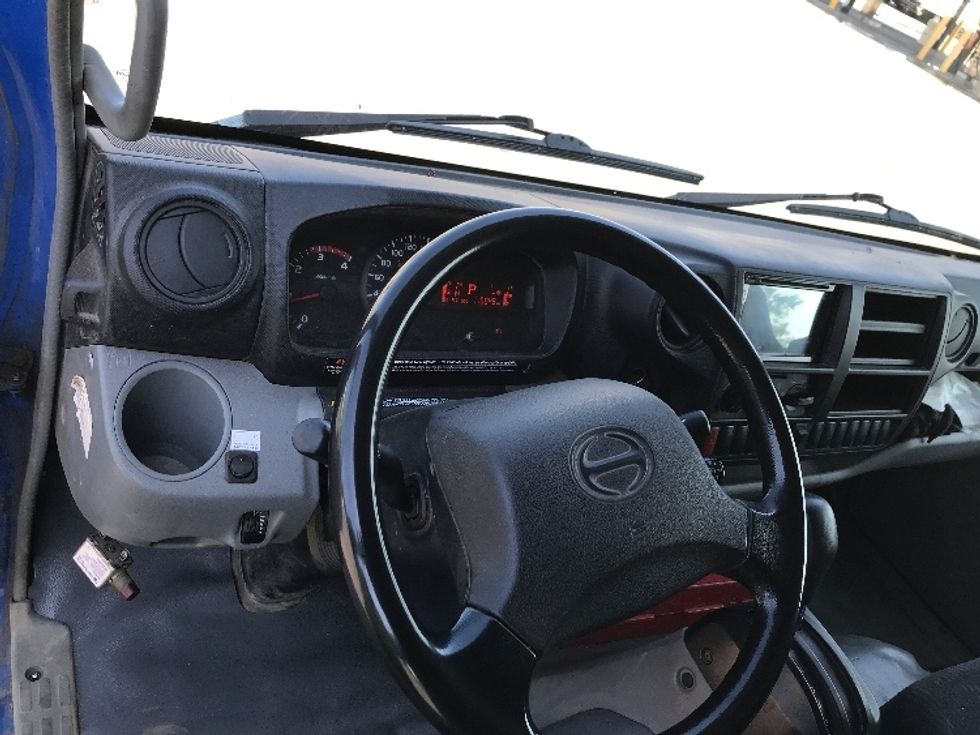 Medium Duty Box Truck-Light and Medium Duty Trucks-Hino-2020-195-Ste-Foy-PQ-115,849\n\t\tkm-$ 66,750 - Image 17