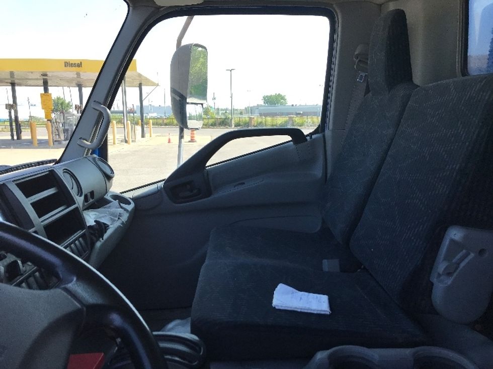 Medium Duty Box Truck-Light and Medium Duty Trucks-Hino-2020-195-Ste-Foy-PQ-115,849\n\t\tkm-$ 66,750 - Image 18