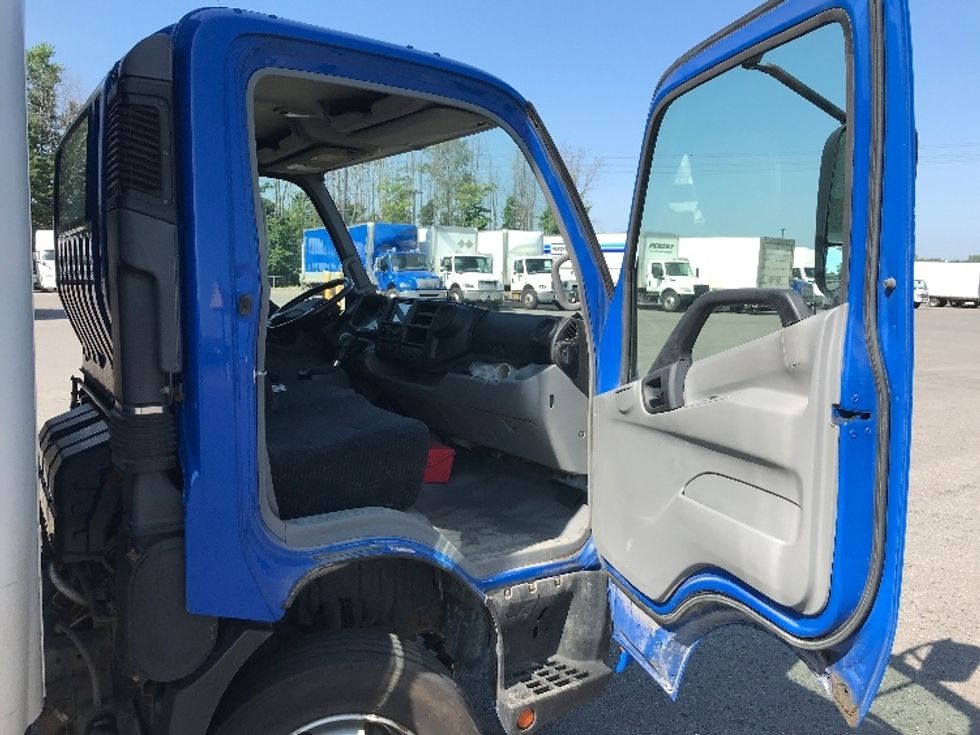 Medium Duty Box Truck-Light and Medium Duty Trucks-Hino-2020-195-Ste-Foy-PQ-115,849\n\t\tkm-$ 66,750 - Image 19