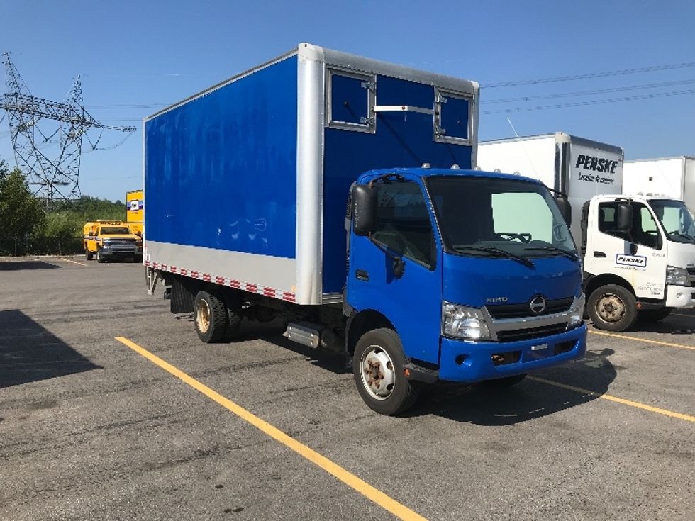 Medium Duty Box Truck-Light and Medium Duty Trucks-Hino-2020-195-Ste-Foy-PQ-115,849\n\t\tkm-$ 66,750 - Image 2