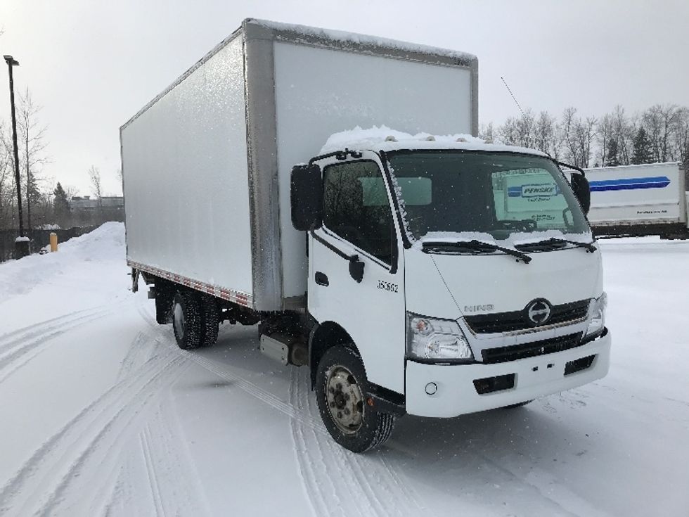 Medium Duty Box Truck-Light and Medium Duty Trucks-Hino-2020-195-Ste-Foy-PQ-194,436\n\t\tkm-$ 60,000 - Image 1