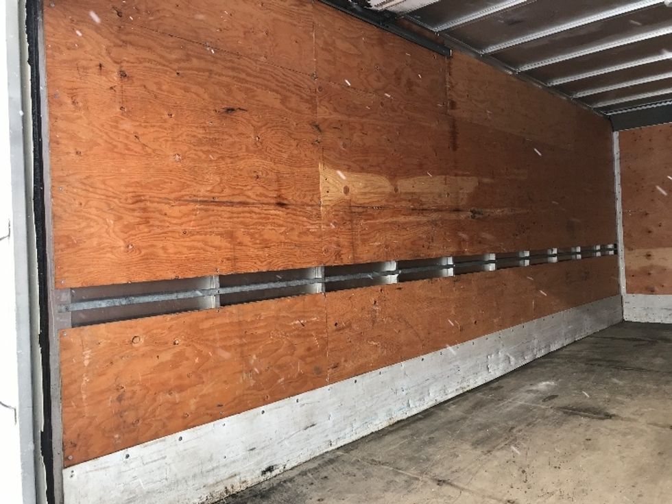 Medium Duty Box Truck-Light and Medium Duty Trucks-Hino-2020-195-Ste-Foy-PQ-194,436\n\t\tkm-$ 60,000 - Image 11