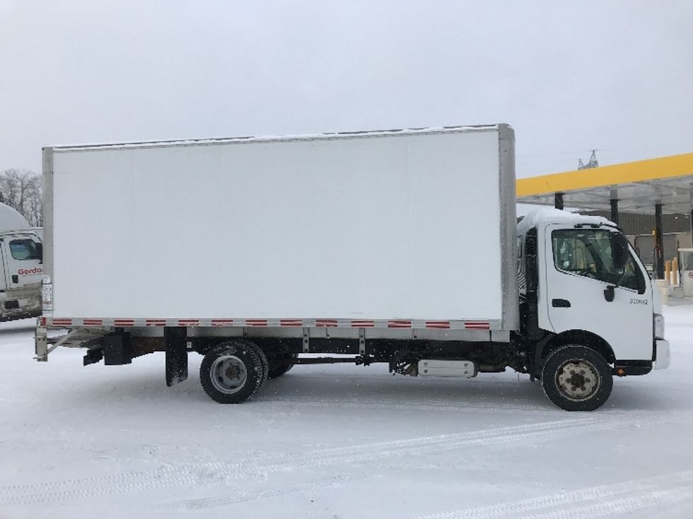 Medium Duty Box Truck-Light and Medium Duty Trucks-Hino-2020-195-Ste-Foy-PQ-194,436\n\t\tkm-$ 60,000 - Image 15