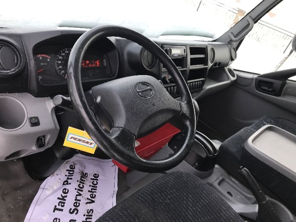 Medium Duty Box Truck-Light and Medium Duty Trucks-Hino-2020-195-Ste-Foy-PQ-194,436\n\t\tkm-$ 60,000 - Image 17