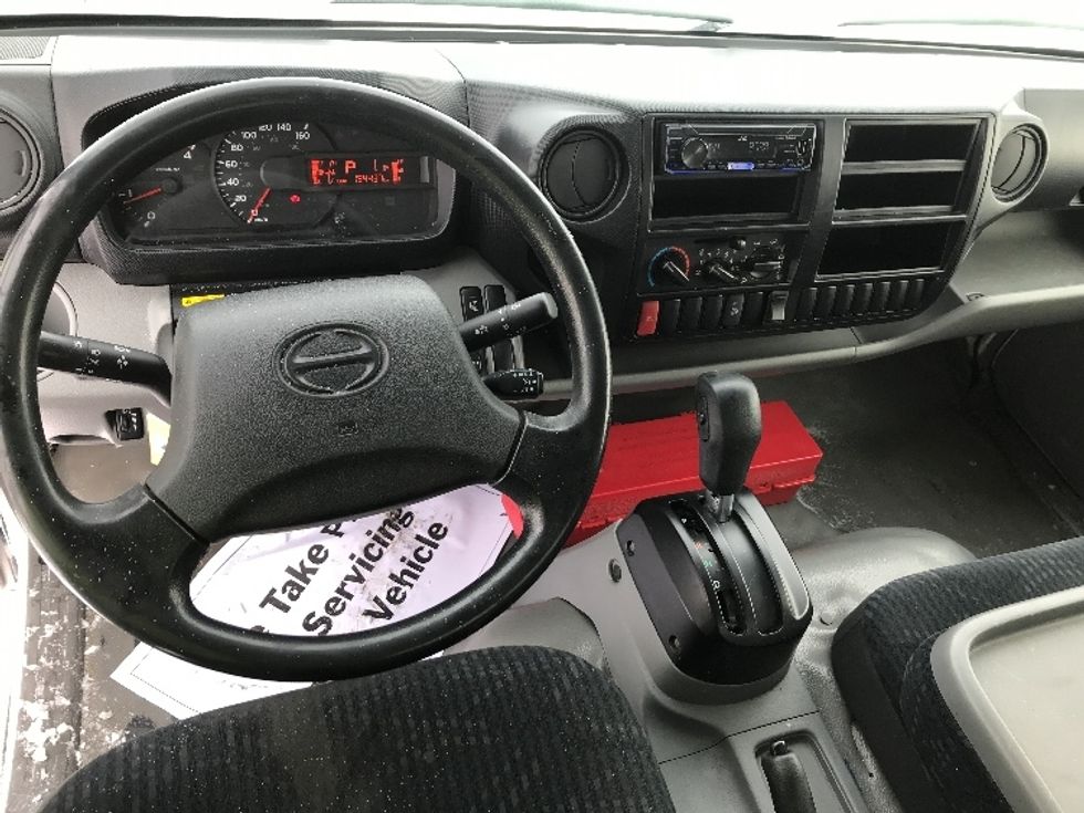 Medium Duty Box Truck-Light and Medium Duty Trucks-Hino-2020-195-Ste-Foy-PQ-194,436\n\t\tkm-$ 60,000 - Image 18