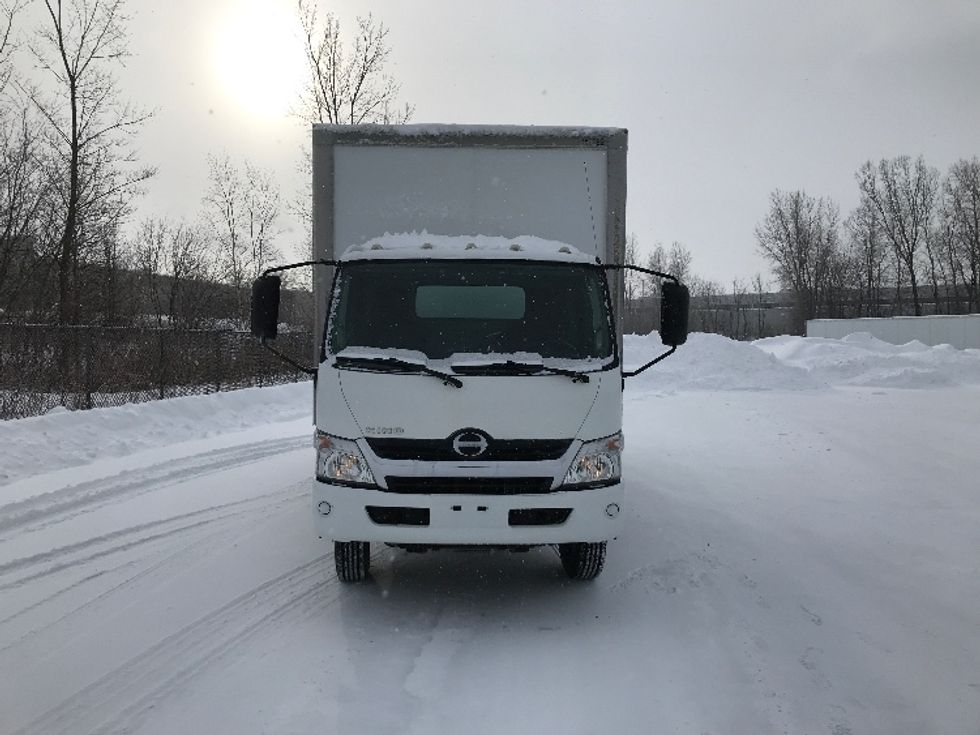 Medium Duty Box Truck-Light and Medium Duty Trucks-Hino-2020-195-Ste-Foy-PQ-194,436\n\t\tkm-$ 60,000 - Image 2