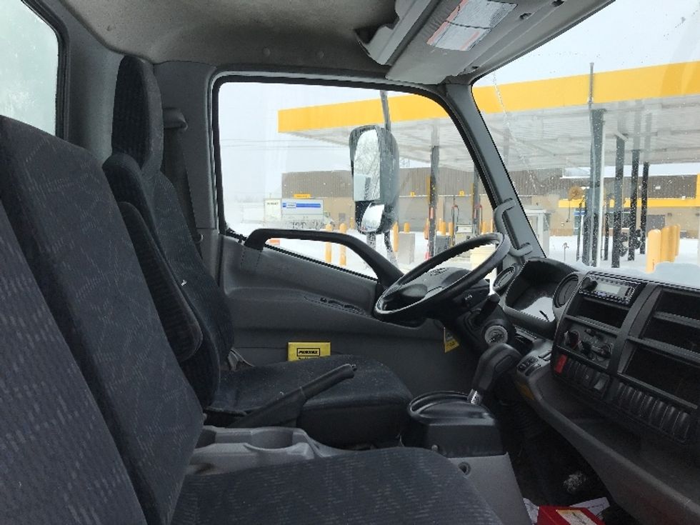 Medium Duty Box Truck-Light and Medium Duty Trucks-Hino-2020-195-Ste-Foy-PQ-194,436\n\t\tkm-$ 60,000 - Image 22