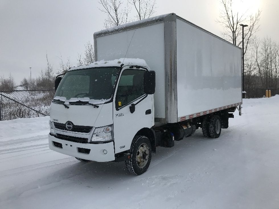 Medium Duty Box Truck-Light and Medium Duty Trucks-Hino-2020-195-Ste-Foy-PQ-194,436\n\t\tkm-$ 60,000 - Image 3