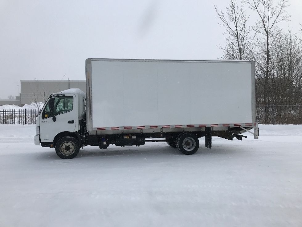 Medium Duty Box Truck-Light and Medium Duty Trucks-Hino-2020-195-Ste-Foy-PQ-194,436\n\t\tkm-$ 60,000 - Image 4