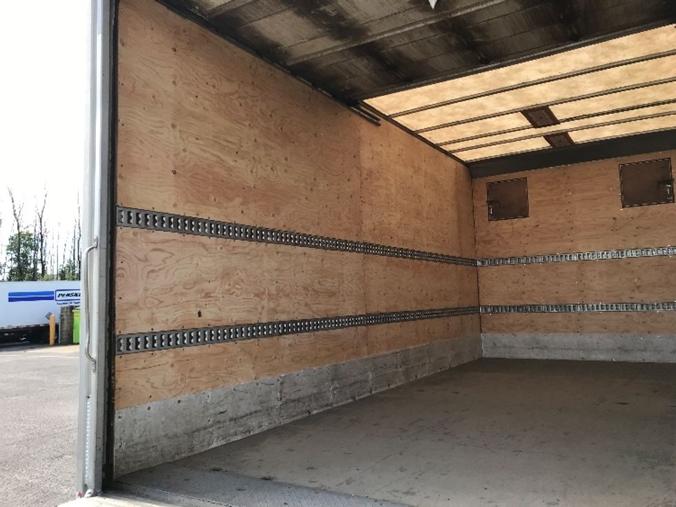 Medium Duty Box Truck-Light and Medium Duty Trucks-Hino-2020-195-Ste-Foy-PQ-203,253\n\t\tkm-$ 58,500 - Image 11