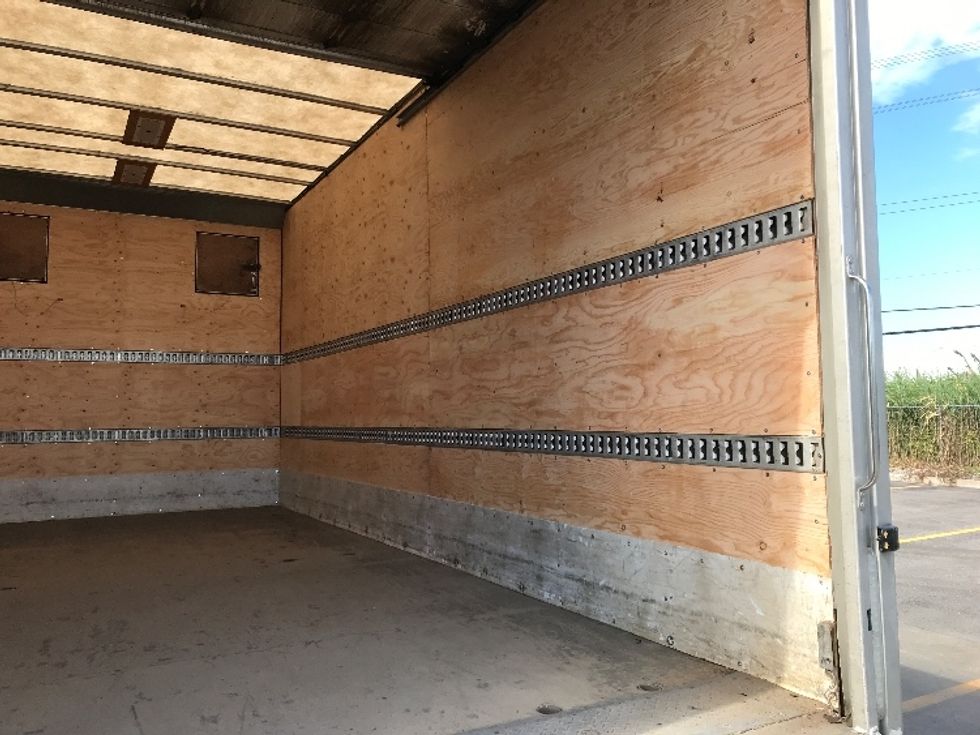 Medium Duty Box Truck-Light and Medium Duty Trucks-Hino-2020-195-Ste-Foy-PQ-203,253\n\t\tkm-$ 58,500 - Image 12