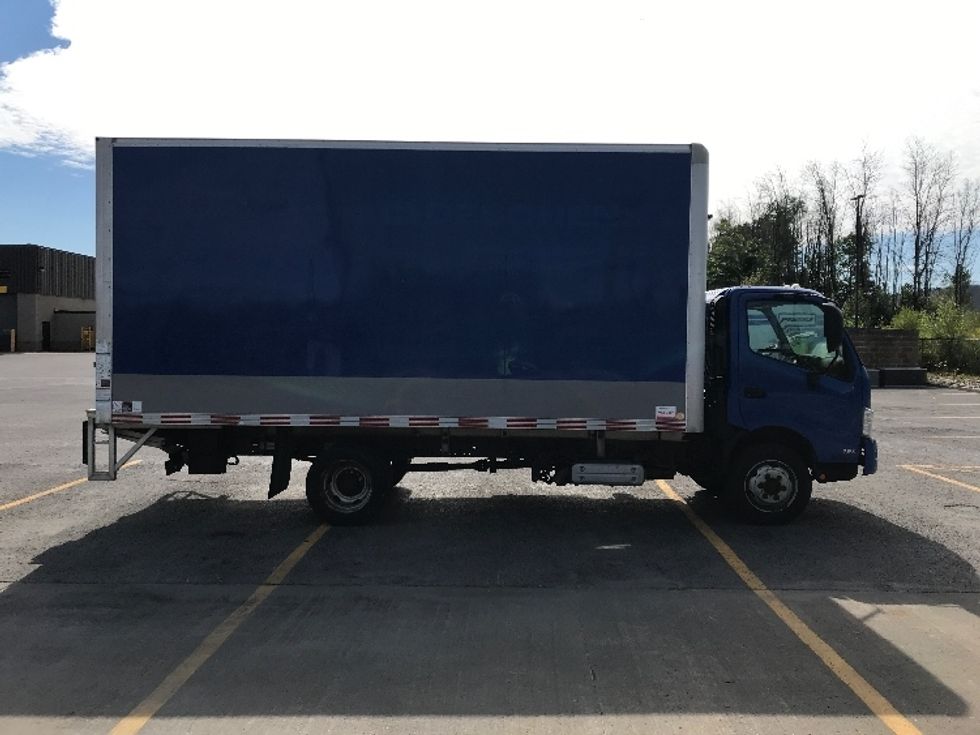 Medium Duty Box Truck-Light and Medium Duty Trucks-Hino-2020-195-Ste-Foy-PQ-203,253\n\t\tkm-$ 58,500 - Image 15