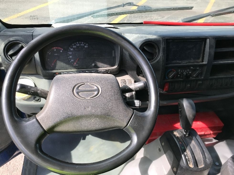 Medium Duty Box Truck-Light and Medium Duty Trucks-Hino-2020-195-Ste-Foy-PQ-203,253\n\t\tkm-$ 58,500 - Image 18