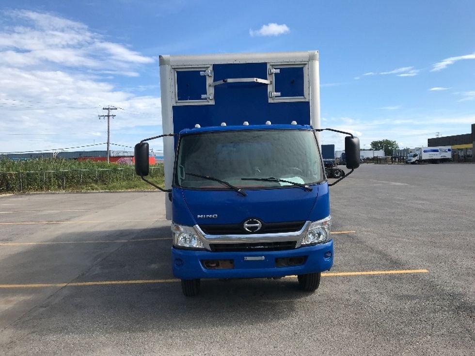 Medium Duty Box Truck-Light and Medium Duty Trucks-Hino-2020-195-Ste-Foy-PQ-203,253\n\t\tkm-$ 58,500 - Image 2