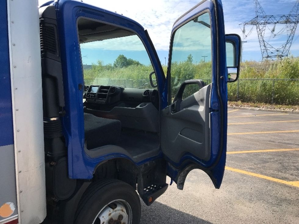 Medium Duty Box Truck-Light and Medium Duty Trucks-Hino-2020-195-Ste-Foy-PQ-203,253\n\t\tkm-$ 58,500 - Image 20