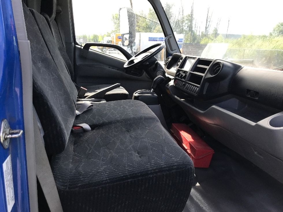 Medium Duty Box Truck-Light and Medium Duty Trucks-Hino-2020-195-Ste-Foy-PQ-203,253\n\t\tkm-$ 58,500 - Image 22