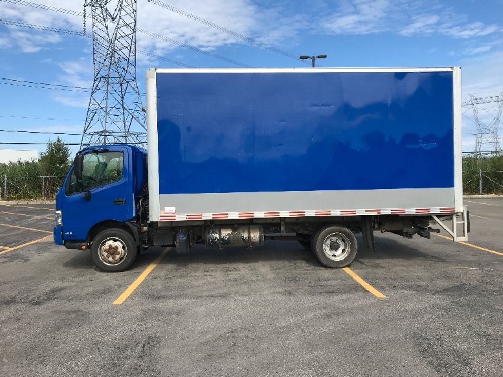 Medium Duty Box Truck-Light and Medium Duty Trucks-Hino-2020-195-Ste-Foy-PQ-203,253\n\t\tkm-$ 58,500 - Image 4