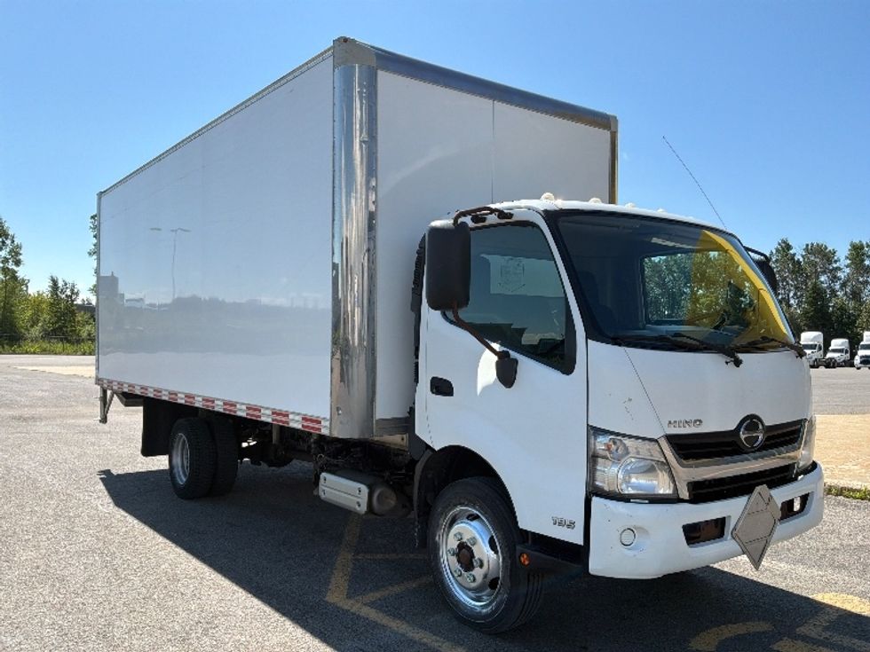 Medium Duty Box Truck-Light and Medium Duty Trucks-Hino-2020-195-Ste-Foy-PQ-209,763\n\t\tkm-$ 44,000 - Image 1