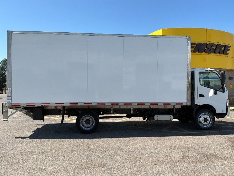 Medium Duty Box Truck-Light and Medium Duty Trucks-Hino-2020-195-Ste-Foy-PQ-209,763\n\t\tkm-$ 44,000 - Image 15