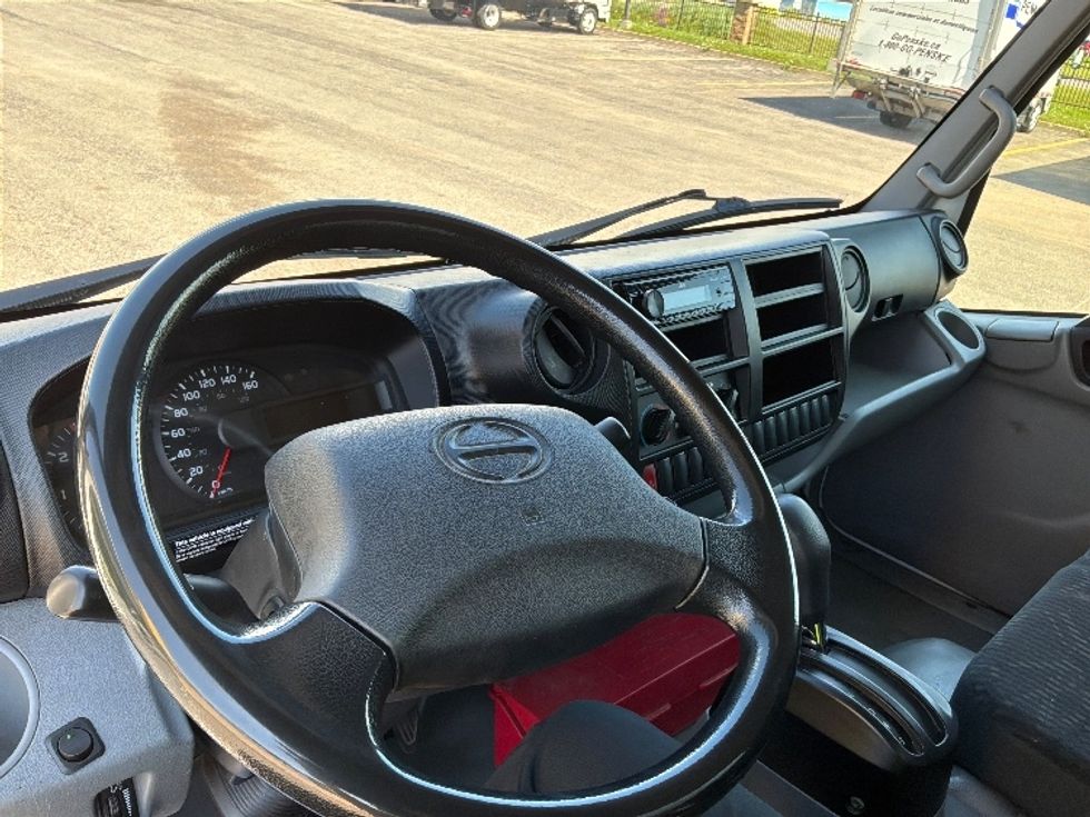 Medium Duty Box Truck-Light and Medium Duty Trucks-Hino-2020-195-Ste-Foy-PQ-209,763\n\t\tkm-$ 44,000 - Image 17