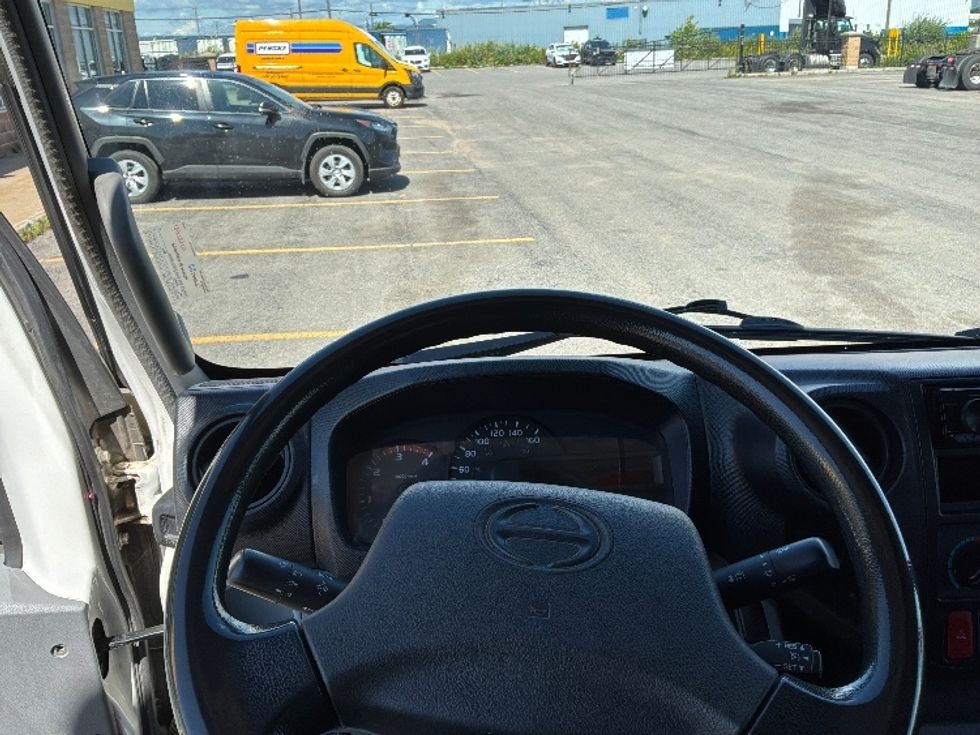 Medium Duty Box Truck-Light and Medium Duty Trucks-Hino-2020-195-Ste-Foy-PQ-209,763\n\t\tkm-$ 44,000 - Image 18