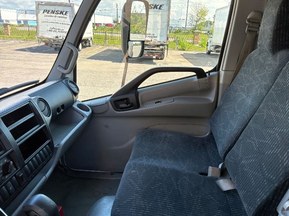 Medium Duty Box Truck-Light and Medium Duty Trucks-Hino-2020-195-Ste-Foy-PQ-209,763\n\t\tkm-$ 44,000 - Image 19