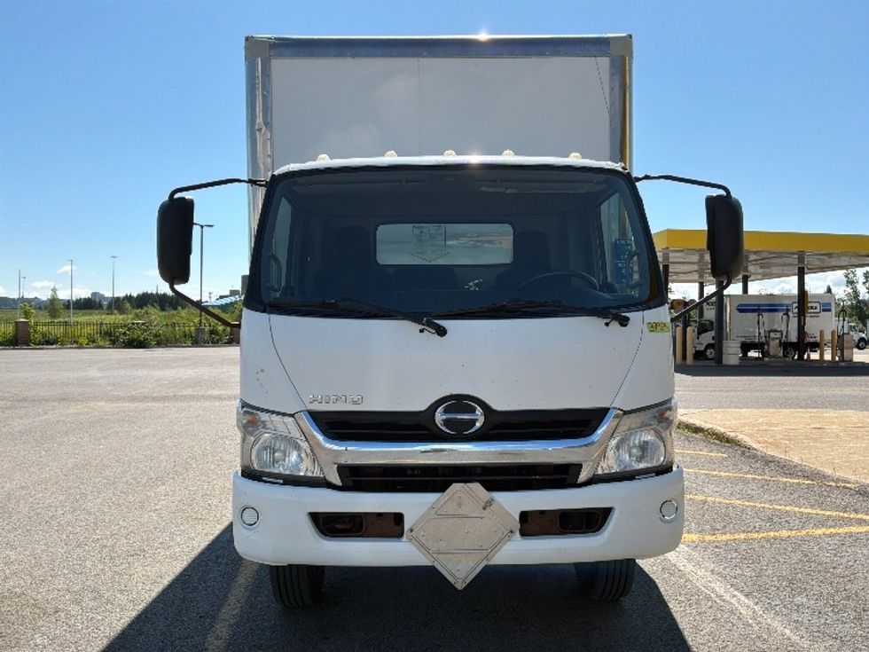 Medium Duty Box Truck-Light and Medium Duty Trucks-Hino-2020-195-Ste-Foy-PQ-209,763\n\t\tkm-$ 44,000 - Image 2