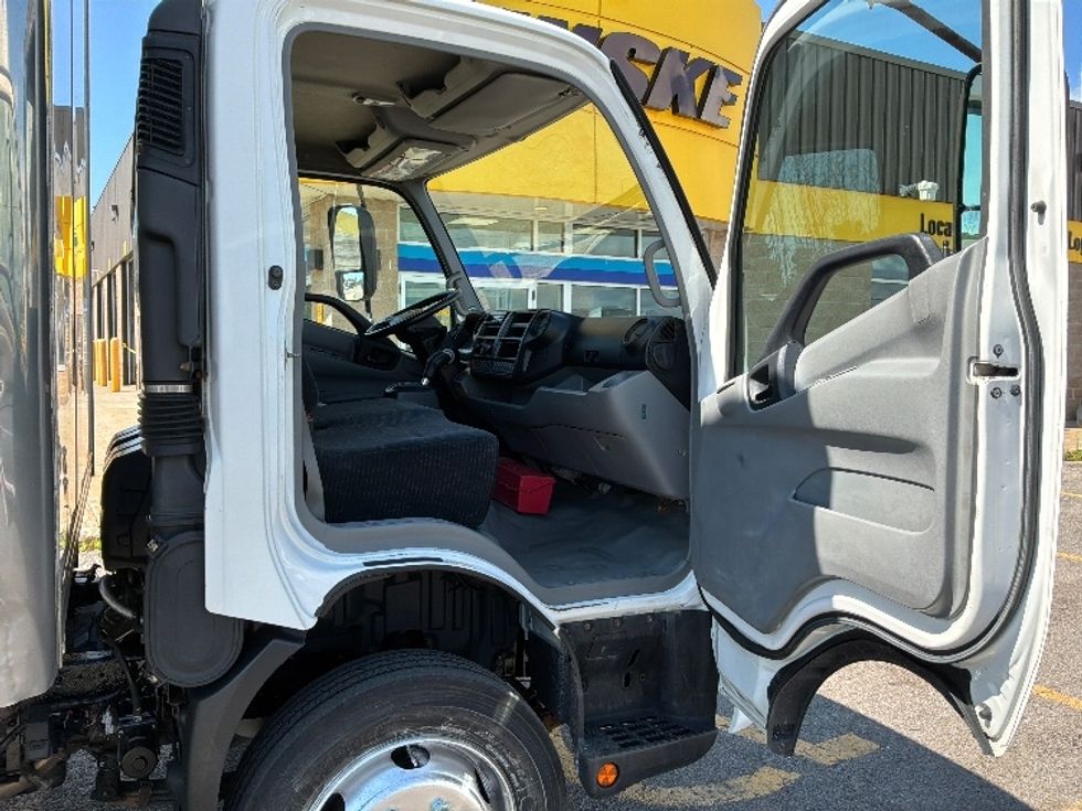 Medium Duty Box Truck-Light and Medium Duty Trucks-Hino-2020-195-Ste-Foy-PQ-209,763\n\t\tkm-$ 44,000 - Image 20