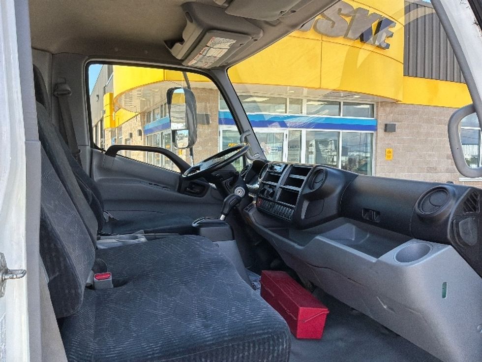 Medium Duty Box Truck-Light and Medium Duty Trucks-Hino-2020-195-Ste-Foy-PQ-209,763\n\t\tkm-$ 44,000 - Image 22