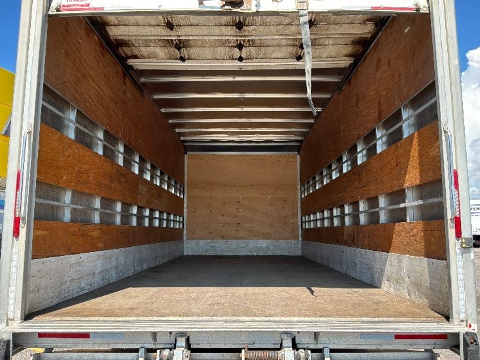 Medium Duty Box Truck-Light and Medium Duty Trucks-Hino-2020-195-Ste-Foy-PQ-209,763\n\t\tkm-$ 44,000 - Image 8