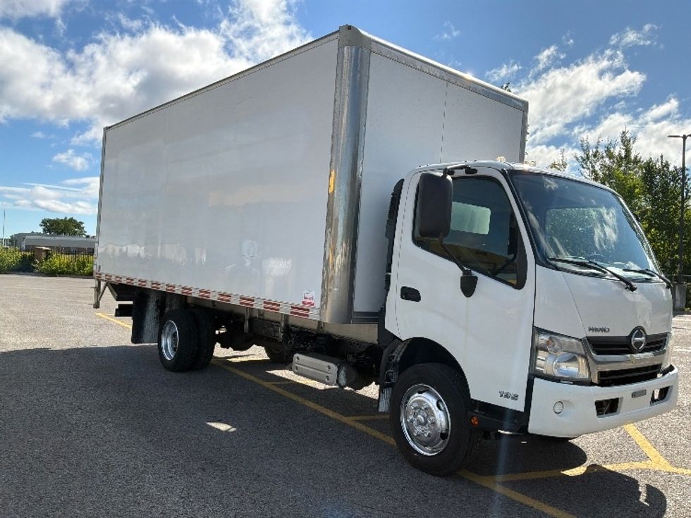 Medium Duty Box Truck-Light and Medium Duty Trucks-Hino-2020-195-Ste-Foy-PQ-222,535\n\t\tkm-$ 44,250 - Image 1