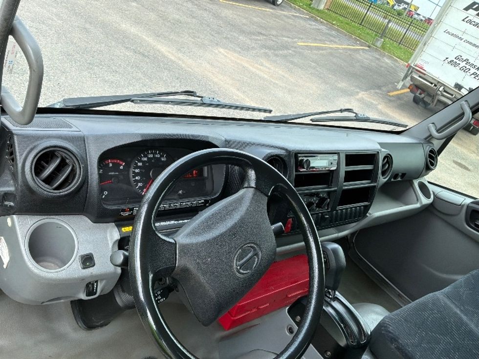 Medium Duty Box Truck-Light and Medium Duty Trucks-Hino-2020-195-Ste-Foy-PQ-222,535\n\t\tkm-$ 44,250 - Image 18