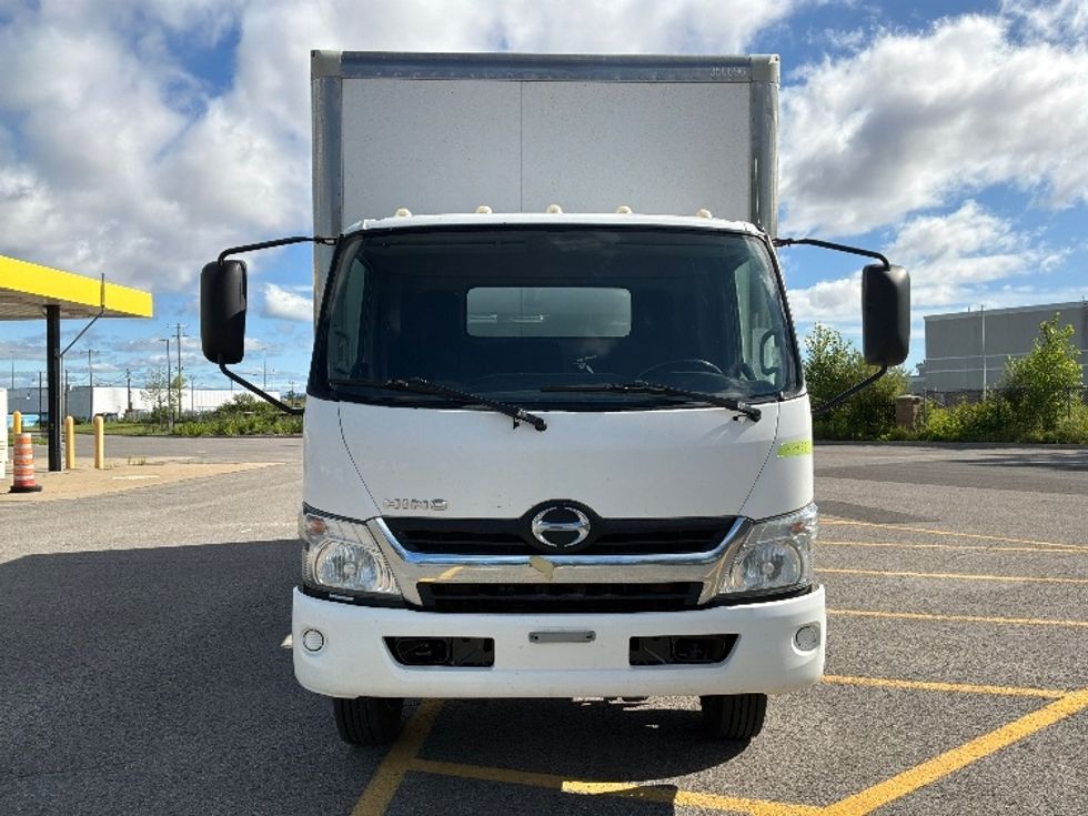 Medium Duty Box Truck-Light and Medium Duty Trucks-Hino-2020-195-Ste-Foy-PQ-222,535\n\t\tkm-$ 44,250 - Image 2