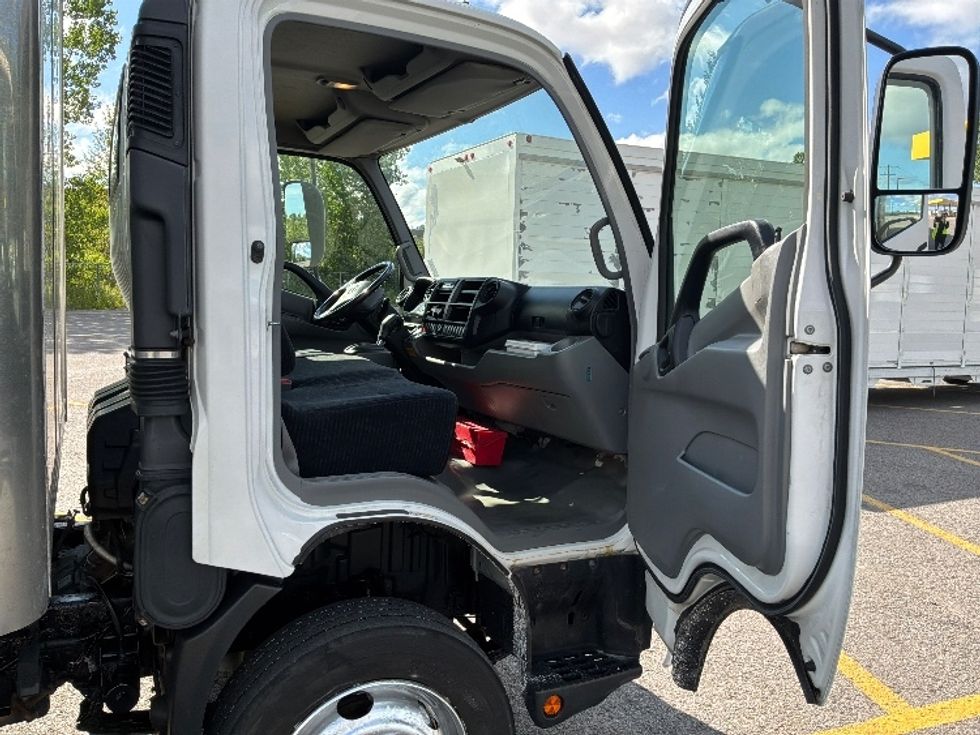 Medium Duty Box Truck-Light and Medium Duty Trucks-Hino-2020-195-Ste-Foy-PQ-222,535\n\t\tkm-$ 44,250 - Image 20