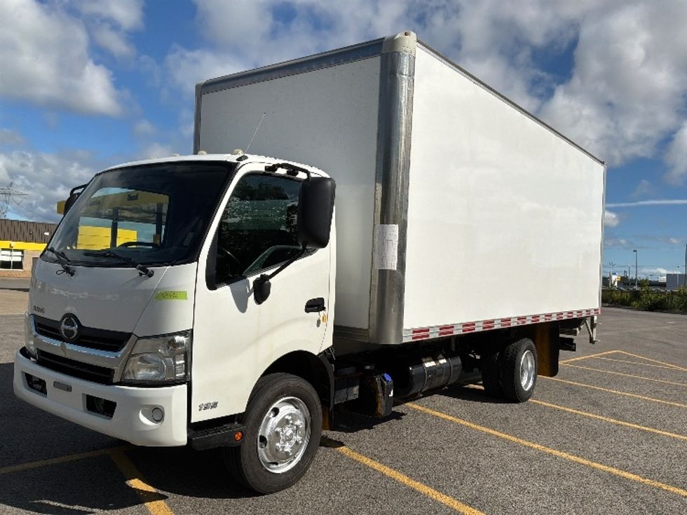 Medium Duty Box Truck-Light and Medium Duty Trucks-Hino-2020-195-Ste-Foy-PQ-222,535\n\t\tkm-$ 44,250 - Image 3