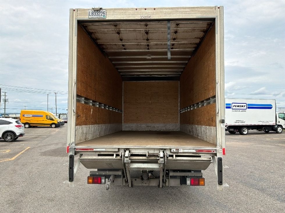 Medium Duty Box Truck-Light and Medium Duty Trucks-Hino-2020-195-Ste-Foy-PQ-222,535\n\t\tkm-$ 44,250 - Image 8