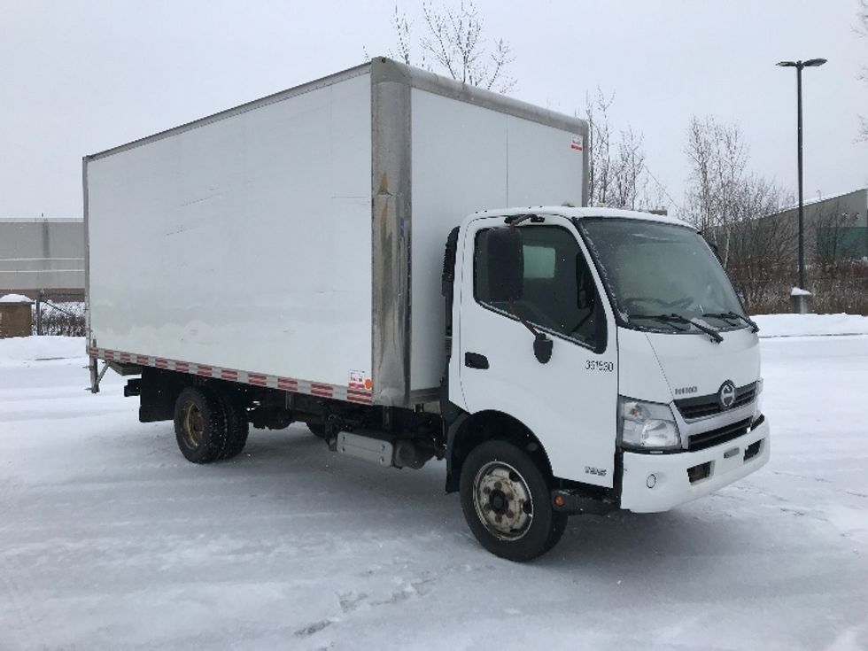 Medium Duty Box Truck-Light and Medium Duty Trucks-Hino-2020-195-Ste-Foy-PQ-225,815\n\t\tkm-$ 57,000 - Image 1