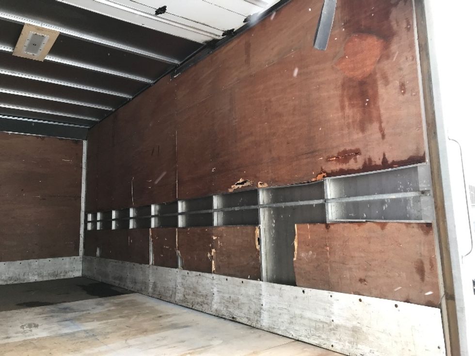 Medium Duty Box Truck-Light and Medium Duty Trucks-Hino-2020-195-Ste-Foy-PQ-225,815\n\t\tkm-$ 57,000 - Image 12