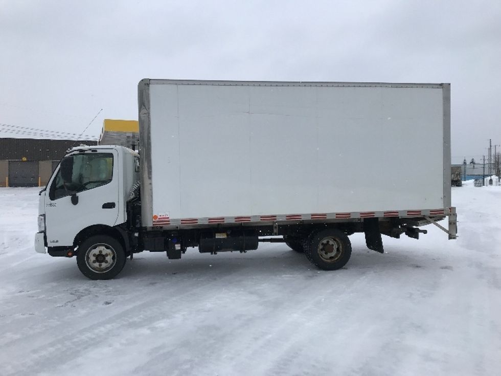 Medium Duty Box Truck-Light and Medium Duty Trucks-Hino-2020-195-Ste-Foy-PQ-225,815\n\t\tkm-$ 57,000 - Image 4