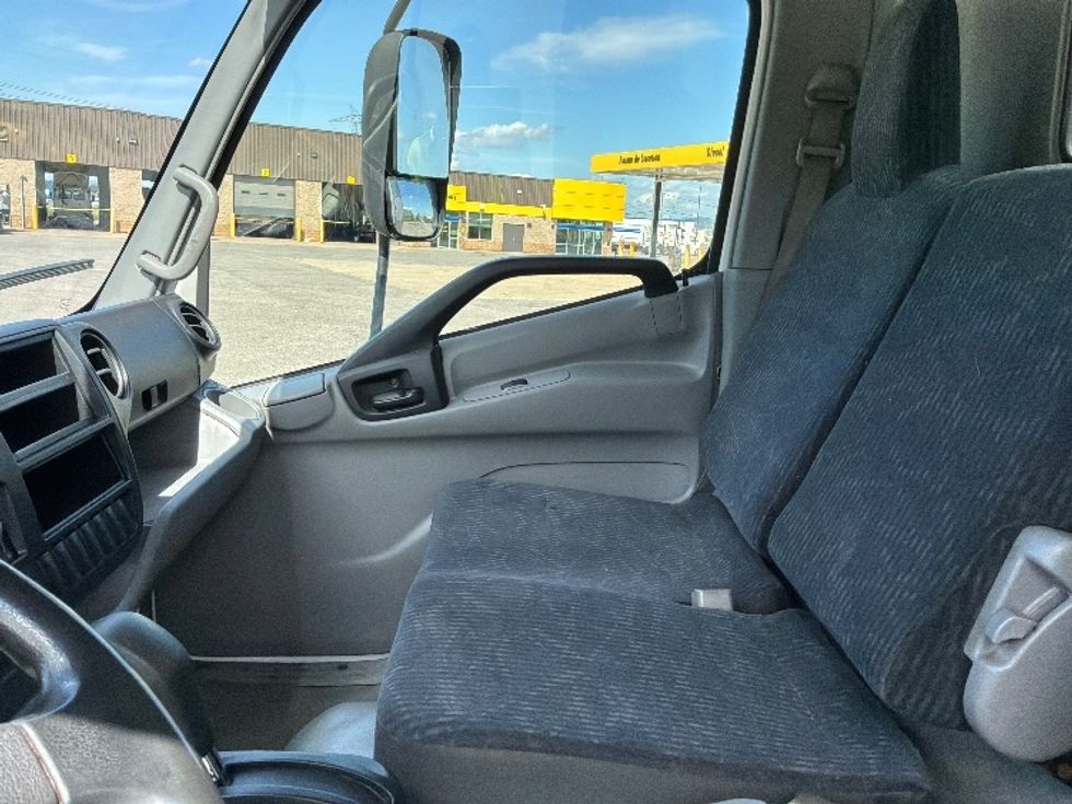 Medium Duty Box Truck-Light and Medium Duty Trucks-Hino-2020-195-Ste-Foy-PQ-256,941\n\t\tkm-$ 37,750 - Image 19
