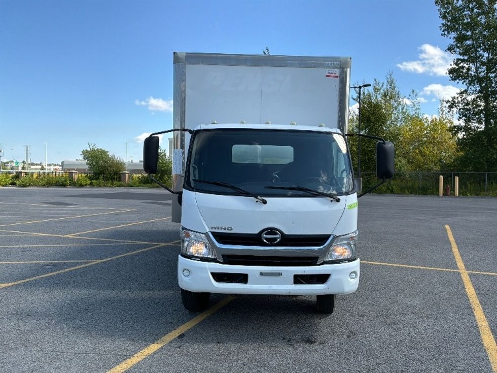Medium Duty Box Truck-Light and Medium Duty Trucks-Hino-2020-195-Ste-Foy-PQ-256,941\n\t\tkm-$ 37,750 - Image 2