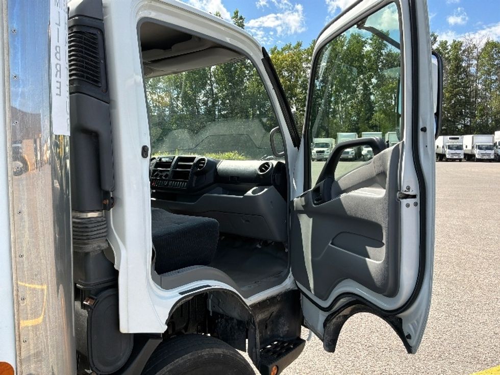 Medium Duty Box Truck-Light and Medium Duty Trucks-Hino-2020-195-Ste-Foy-PQ-256,941\n\t\tkm-$ 37,750 - Image 20
