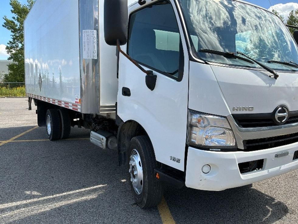 Medium Duty Box Truck-Light and Medium Duty Trucks-Hino-2020-195-Ste-Foy-PQ-256,941\n\t\tkm-$ 37,750 - Image 26