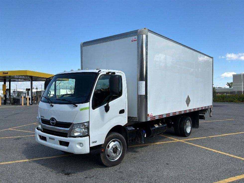 Medium Duty Box Truck-Light and Medium Duty Trucks-Hino-2020-195-Ste-Foy-PQ-256,941\n\t\tkm-$ 37,750 - Image 3